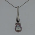 Silver dropper pearl necklace