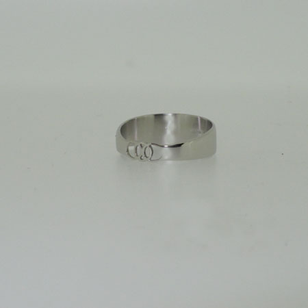 Platinum Celtic influence ring, Platinum ring with interlocking circles. Hallmarked Platinum Celtic influence ring, Platinum ring with interlocking circles. Hallmarked