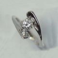 18ct White Gold and Diamond ring