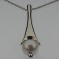 White gold pearl necklace