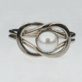 Gold cultured pearl dress ring