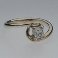 Diamond gold engagement ring