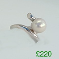Silver cultured pearl ring 